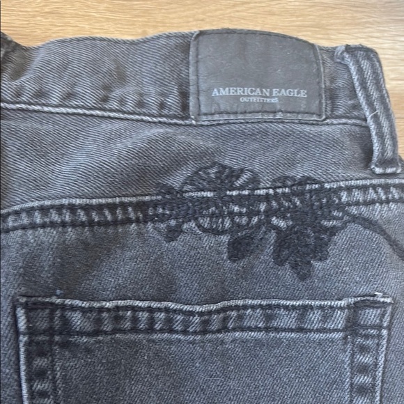American Eagle Outfitters Black High Rise Jeans with Floral Embroidery - Picture 6 of 9